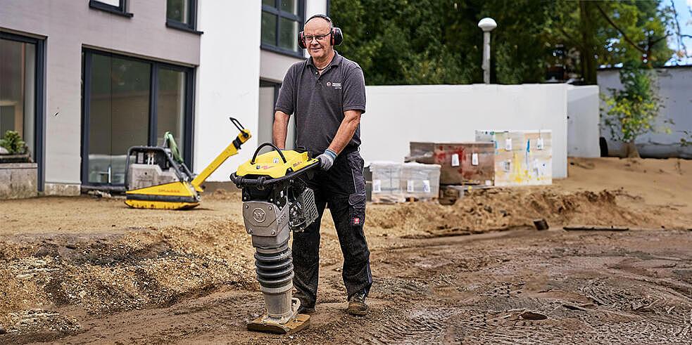 vibratory rammer BS62 in action