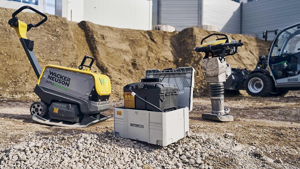 Line up of Wacker Neuson zero emission light equipment at a construction site