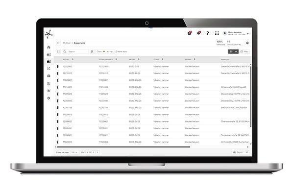 Laptop met wagenparkoverzicht van EquipCare Manager.